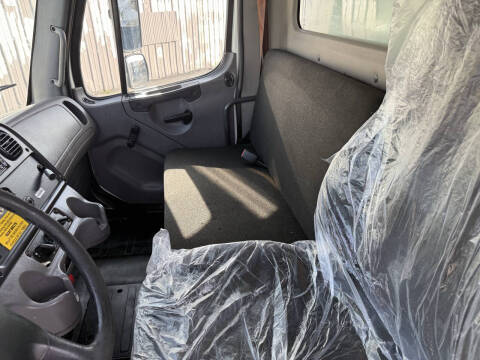 2017 Freightliner M2 106