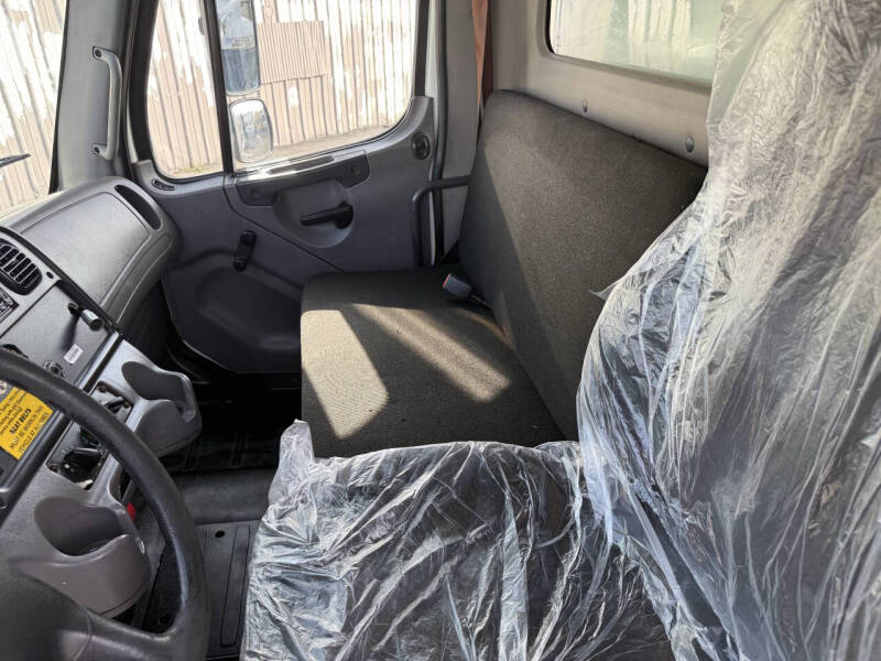 2017 Freightliner M2 106