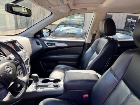 2017 Nissan Pathfinder SL