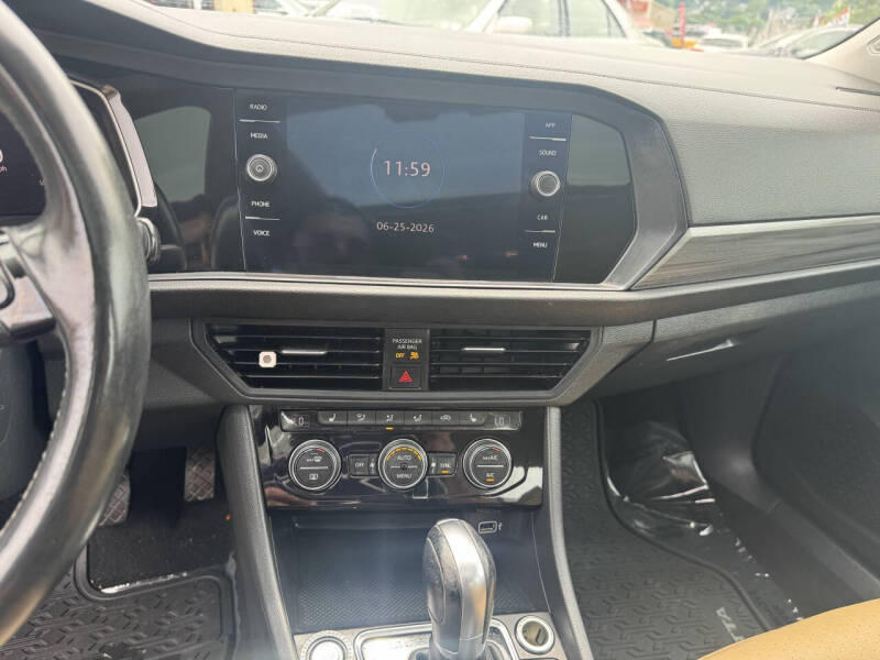 2019 Volkswagen Jetta SEL - Photo 30