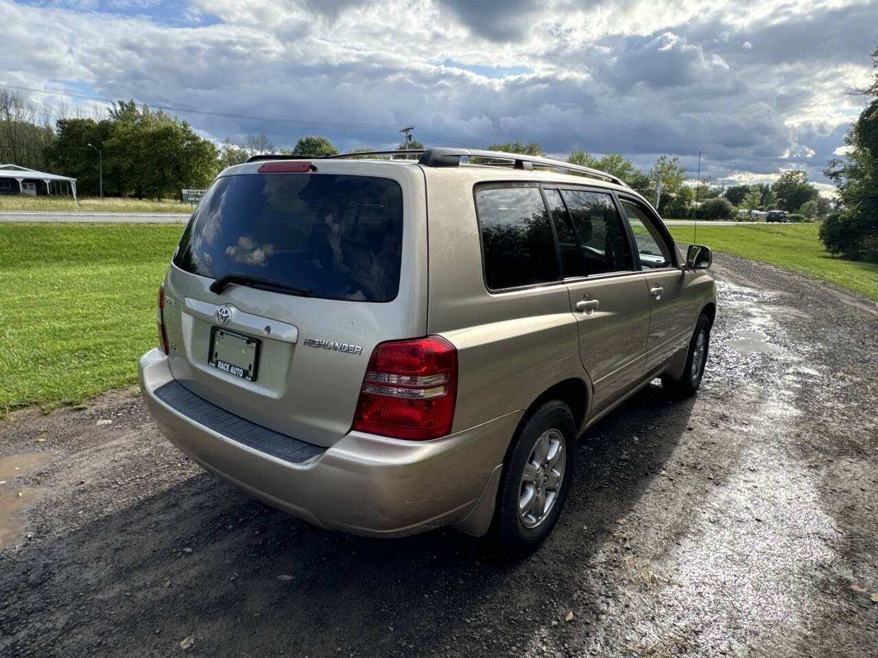 2005 Toyota Highlander for sale at Race Automotive INC in Williamson, NY