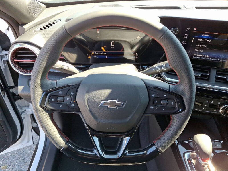 2025 Chevrolet Trax RS