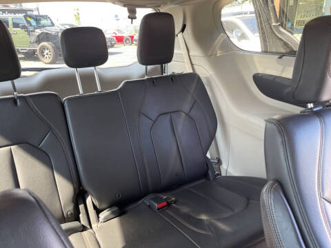 2017 Chrysler Pacifica Touring-L