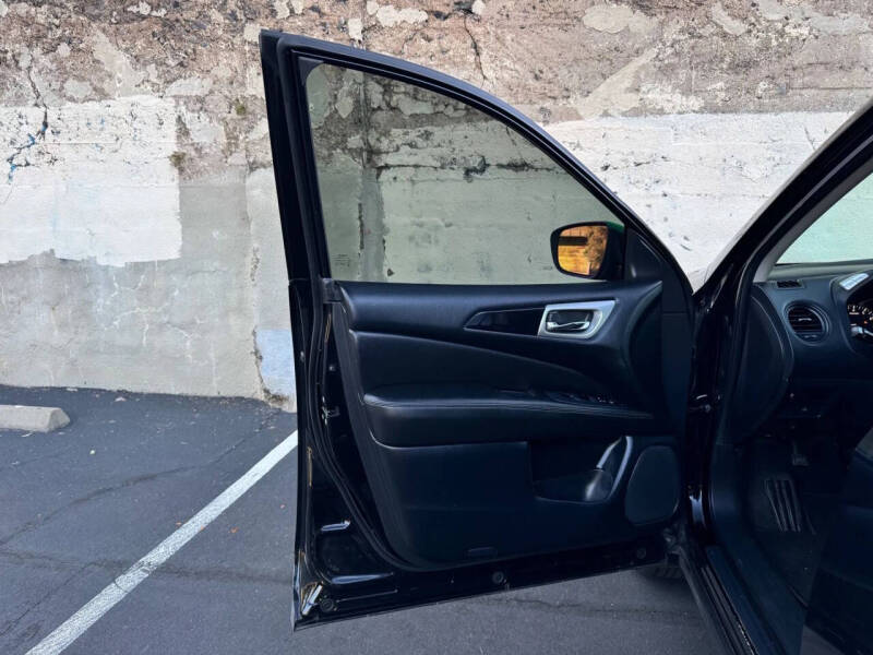 2020 Nissan Pathfinder S