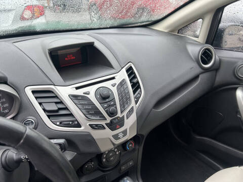 2011 Ford Fiesta SES
