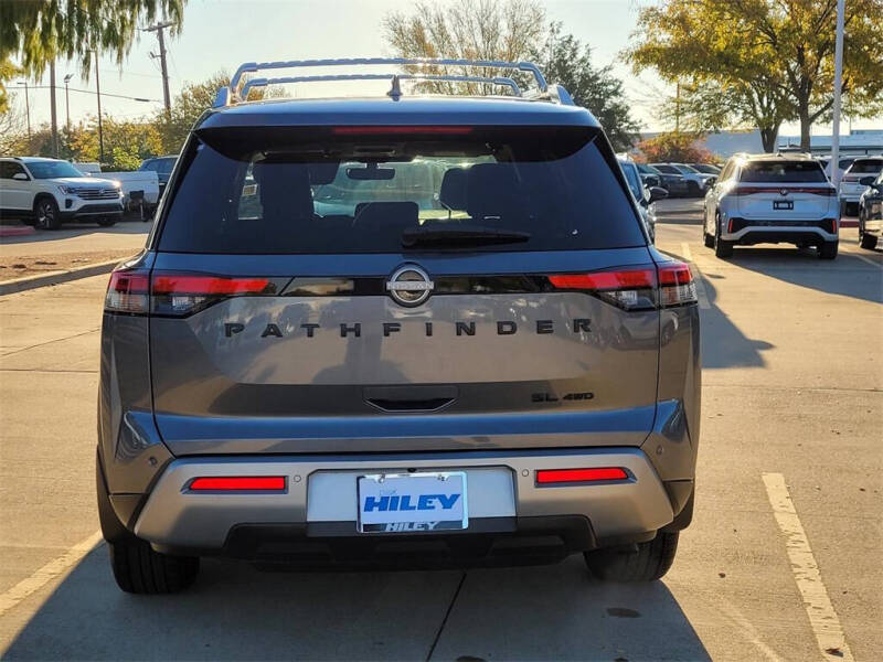 2024 Nissan Pathfinder SL