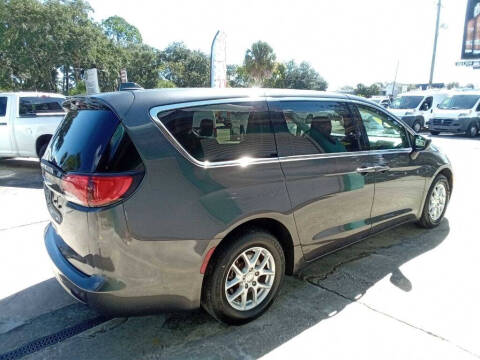 2020 Chrysler Voyager LX