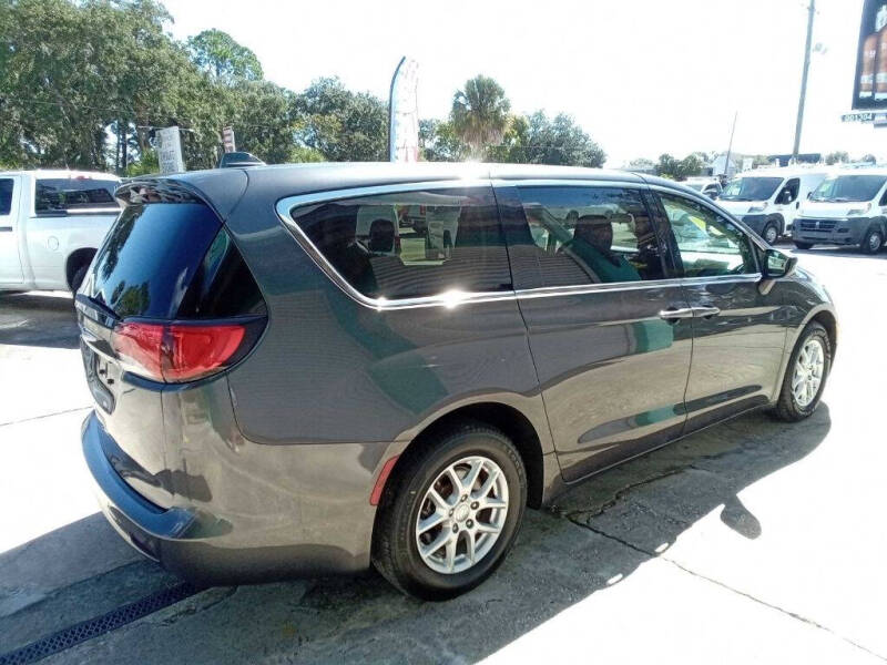 2020 Chrysler Voyager LX