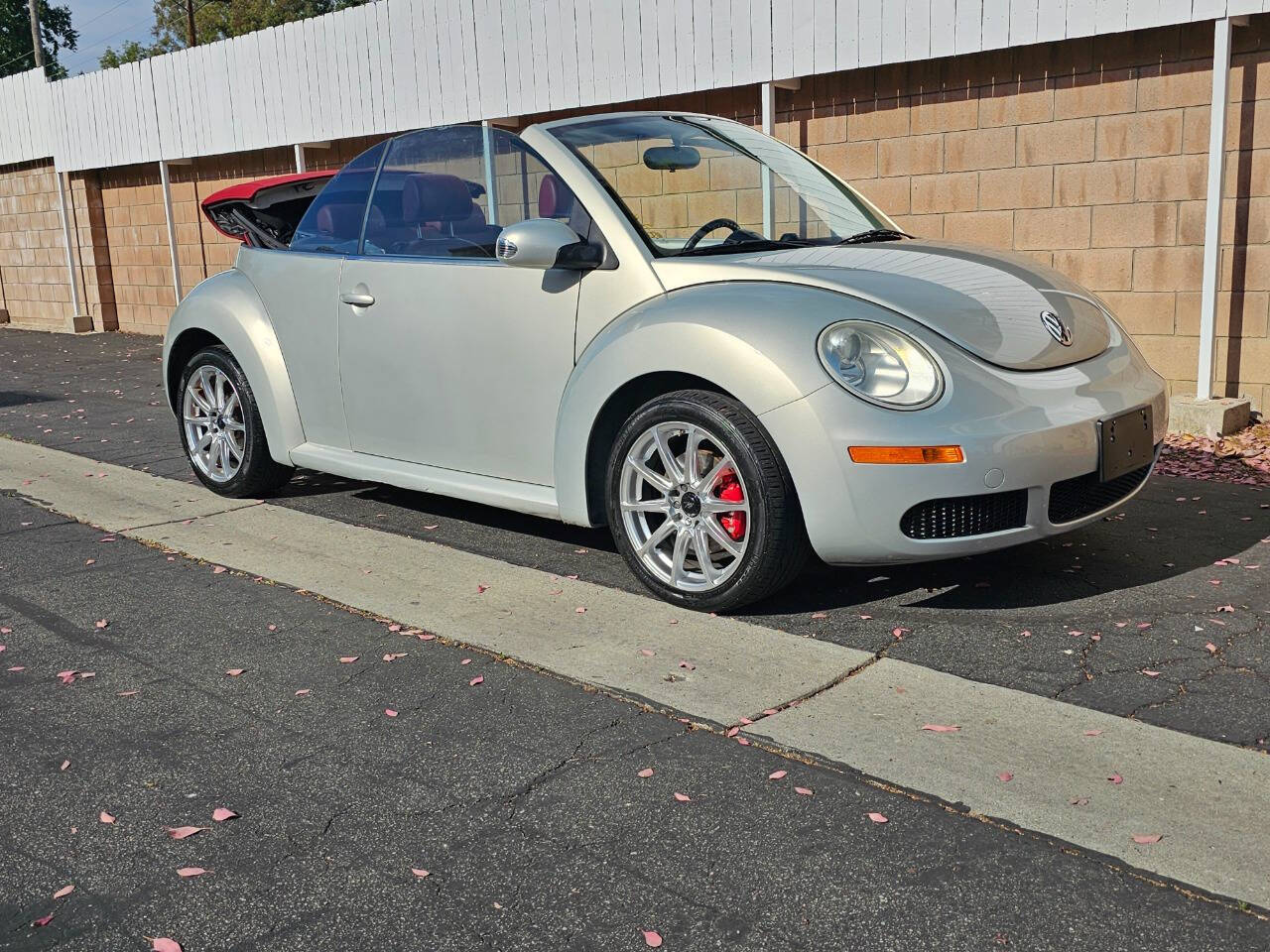 2009 Volkswagen New Beetle Convertible 9