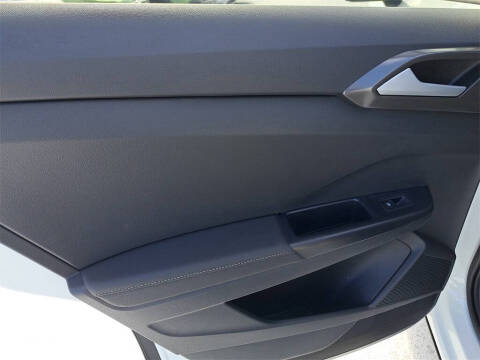 2025 Volkswagen Taos SE Black