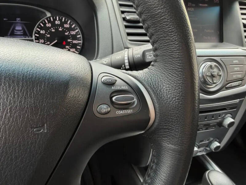 2017 Nissan Pathfinder SL