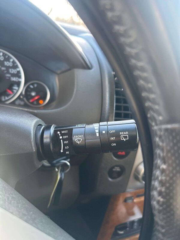 2006 Nissan Pathfinder LE