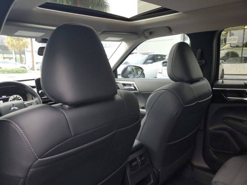2025 Mitsubishi Outlander PHEV SE