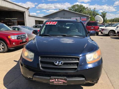 2008 Hyundai Santa Fe for sale at TOWN & COUNTRY MOTORS in Des Moines IA