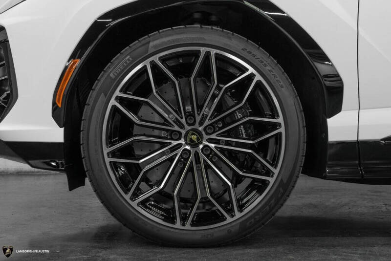 2025 Lamborghini Urus SE