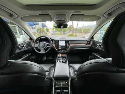 2023 Volvo XC60 B5 Ultimate Bright Theme