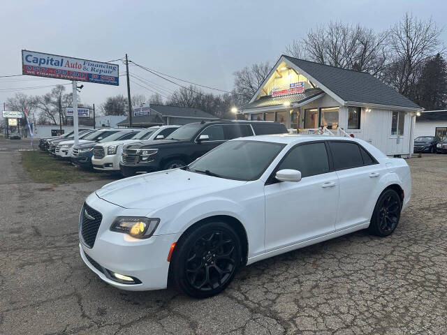 2019 Chrysler 300 S's photo
