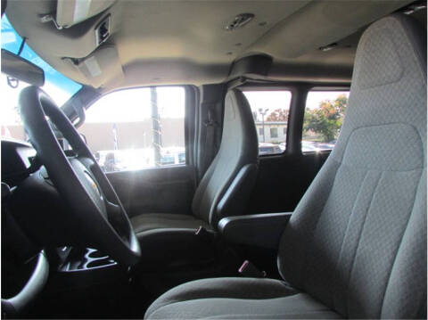 2017 Chevrolet Express LT 2500