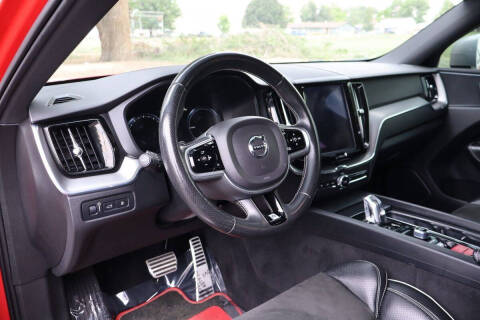 2018 Volvo XC60 T8 eAWD R-Design