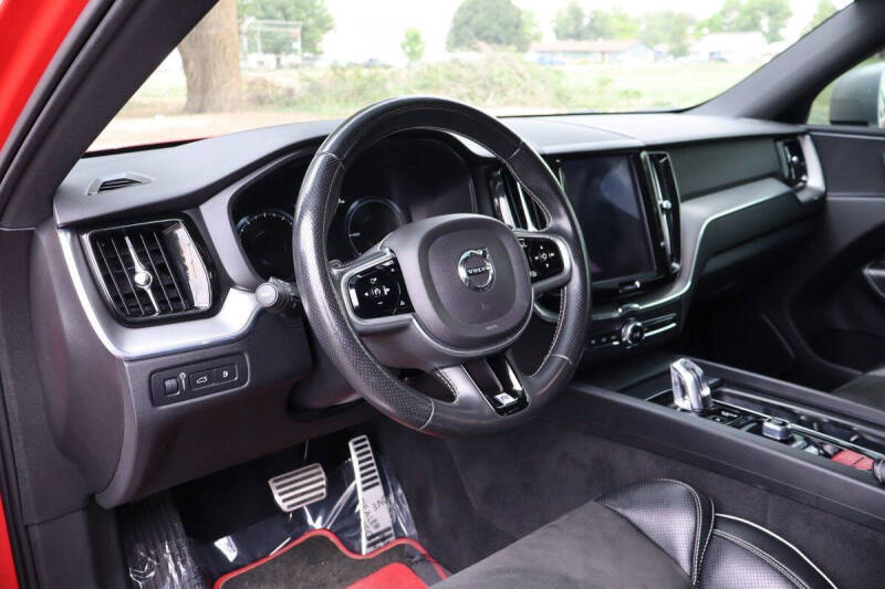 2018 Volvo XC60 T8 eAWD R-Design