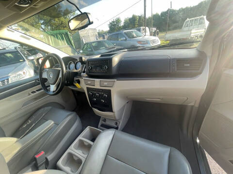 2010 Volkswagen Routan SE