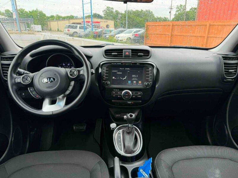 2017 Kia Soul +