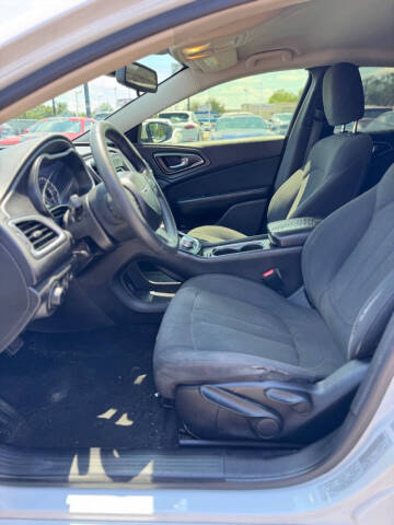 2016 Chrysler 200 Limited