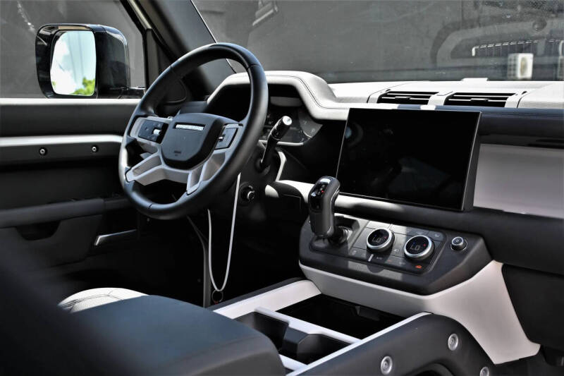 2025 Land Rover Defender 110 P300 S