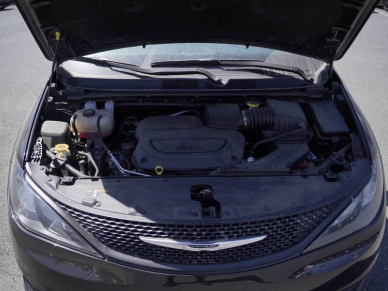 2023 Chrysler Voyager LX