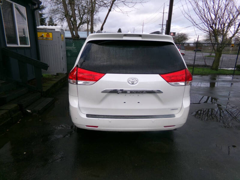 2011 Toyota Sienna Limited 7-Passenger