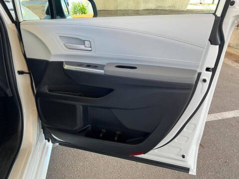 2026 Toyota Sienna LE 8-Passenger