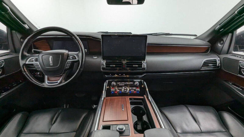 2023 Lincoln Navigator Standard