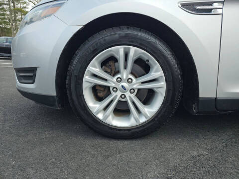 2017 Ford Taurus SEL