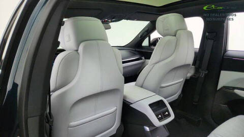 2024 Cadillac LYRIQ Luxury 1