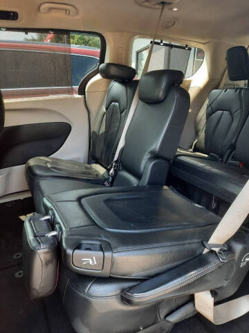 2017 Chrysler Pacifica Touring-L