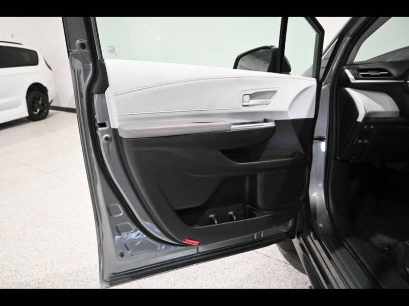2026 Toyota Sienna LE 8-Passenger