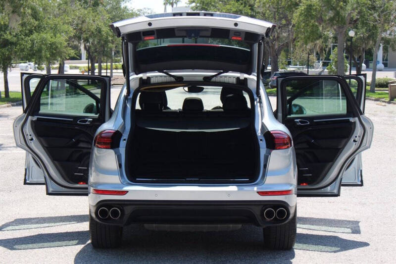 2016 Porsche Cayenne S E-Hybrid