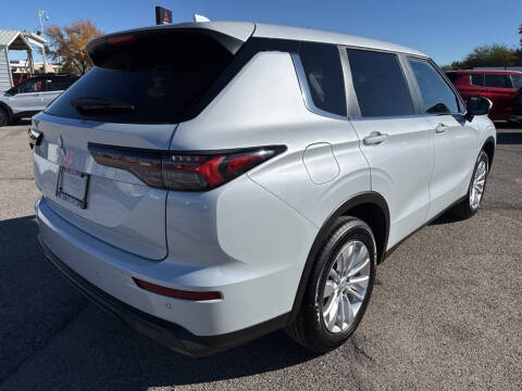 2025 Mitsubishi Outlander ES