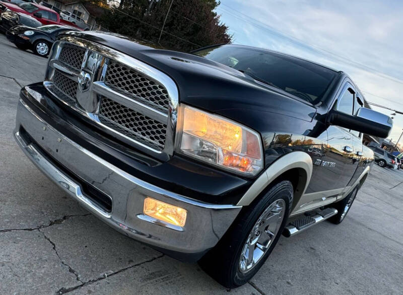 2011 RAM Ram 1500 Pickup Laramie photo 2