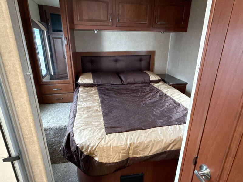 2013 Ford E-Series E-450 SD