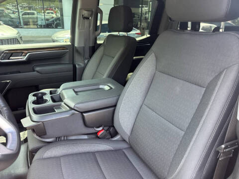 2025 GMC Sierra 1500 Elevation Standard