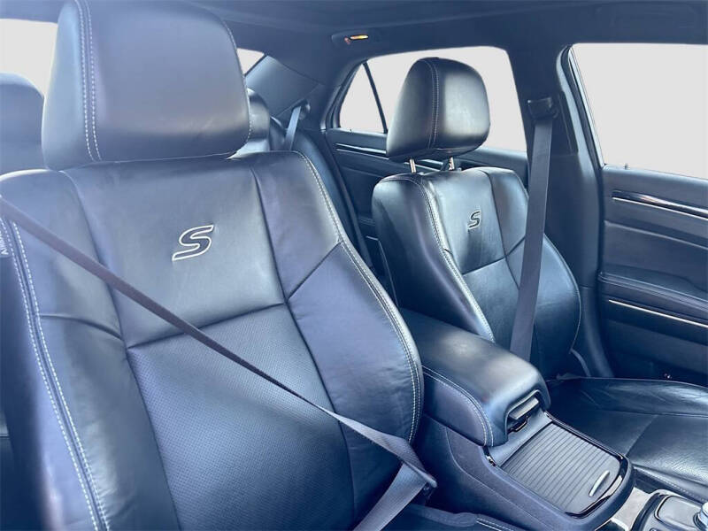 2023 Chrysler 300 S V8