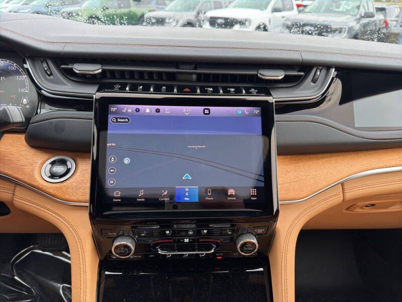 2022 Jeep Grand Cherokee Summit