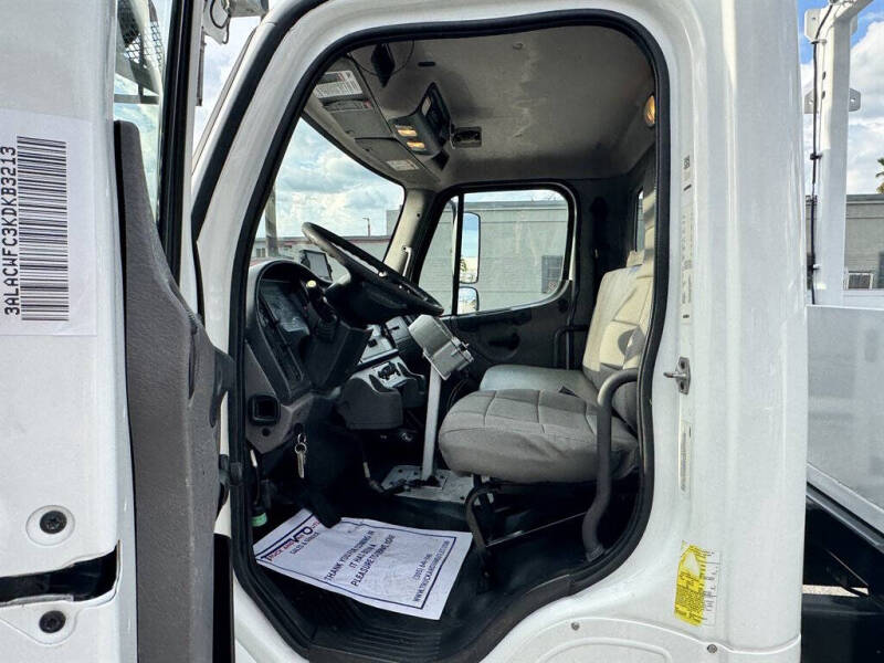2019 Freightliner M2 106