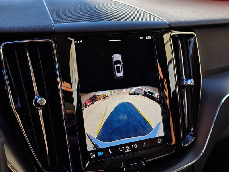 2025 Volvo XC60 B5 Core Dark Theme