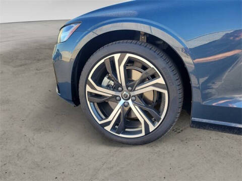 2024 Volvo S60 B5 Ultimate Dark Theme