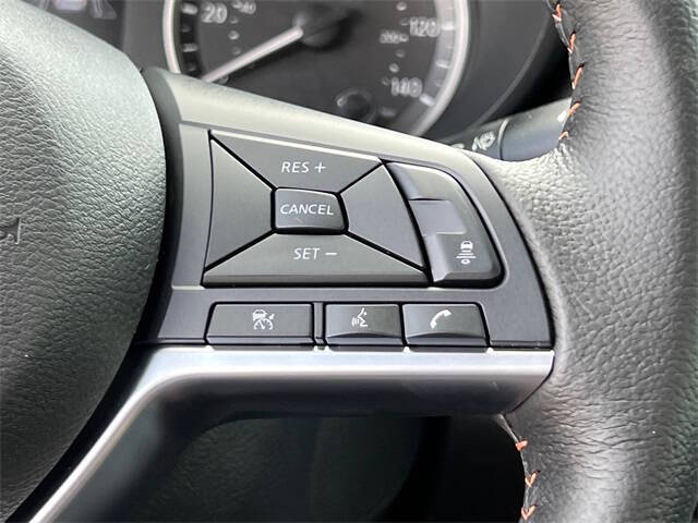 2025 Nissan Versa SR