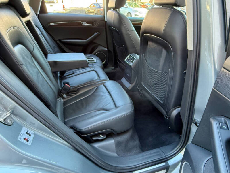 2011 Audi Q5 2.0T quattro Premium Plus