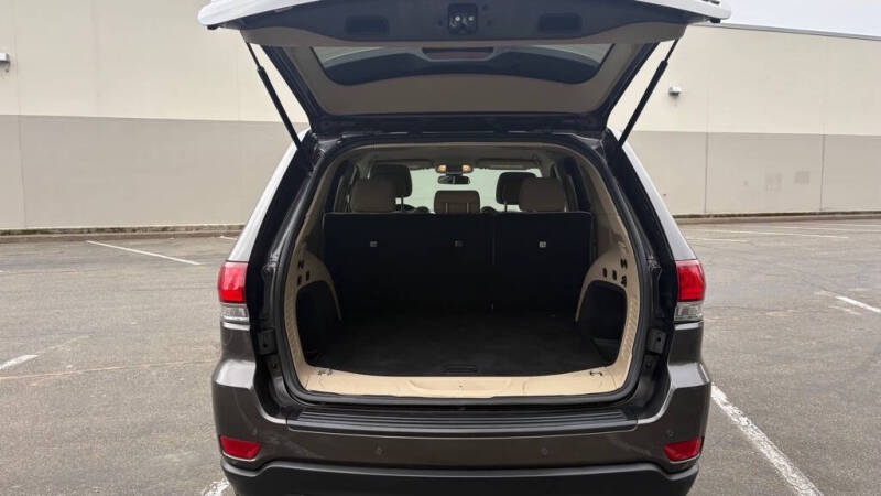2020 Jeep Grand Cherokee Laredo