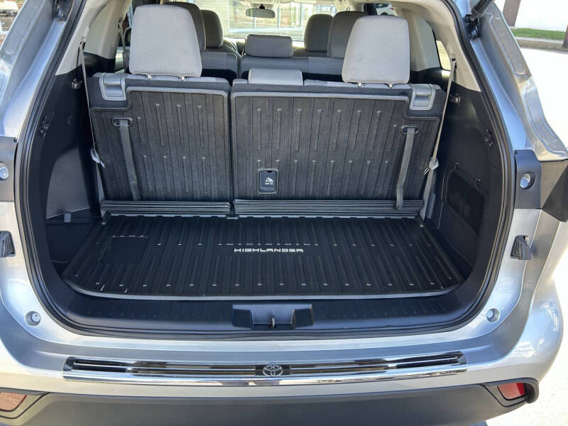 2022 Toyota Highlander LE